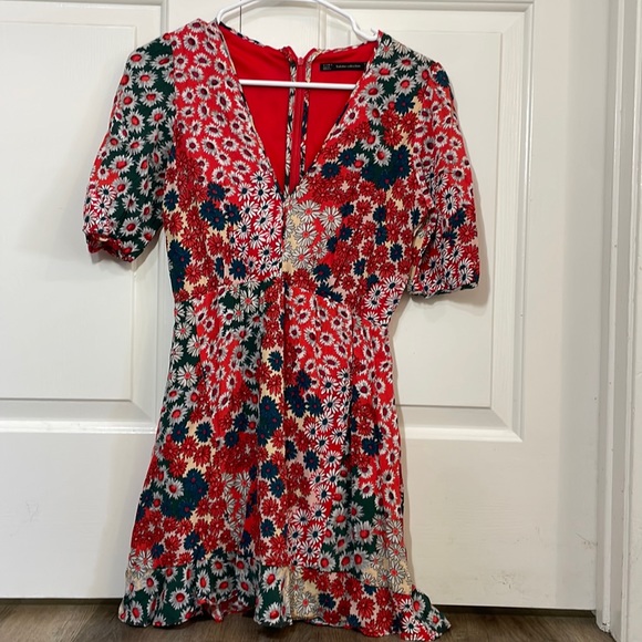 Zara Dresses & Skirts - Floral Zara Women’s Dress size S
